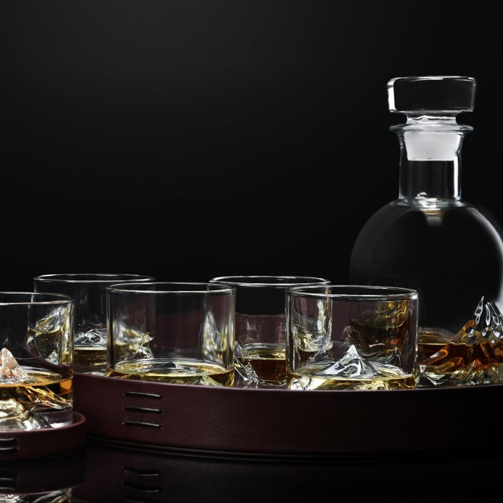 Whiskygläser THE PEAKS, Whiskykaraffe, Untersetzer und Tablett Set, 14 -teilig, Liiton