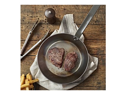 Steakpan MINERAL B 26 cm, met pepermolen en keukentang, de Buyer
