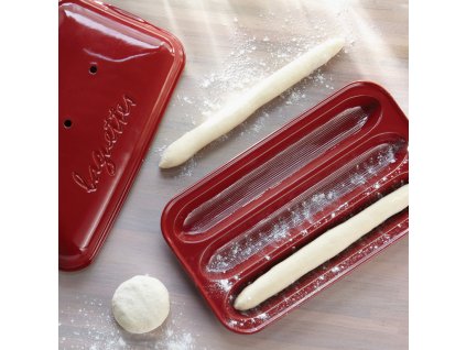 Baguettetray, bordeauxrood, Emile Henry