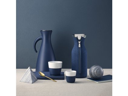 Waterkaraf 1 l, met isolatiehoes, nautisch blauw, Eva Solo