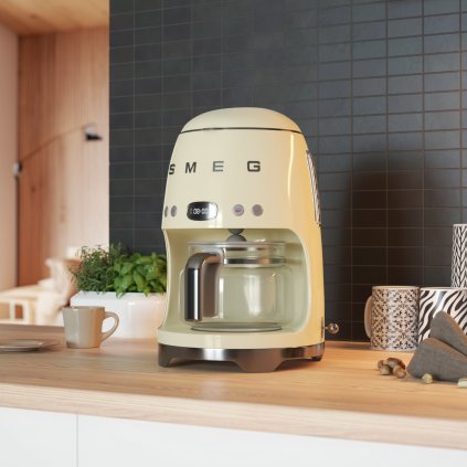 Koffiezetapparaat met druppelsysteem DCF02CREU, crème, Smeg