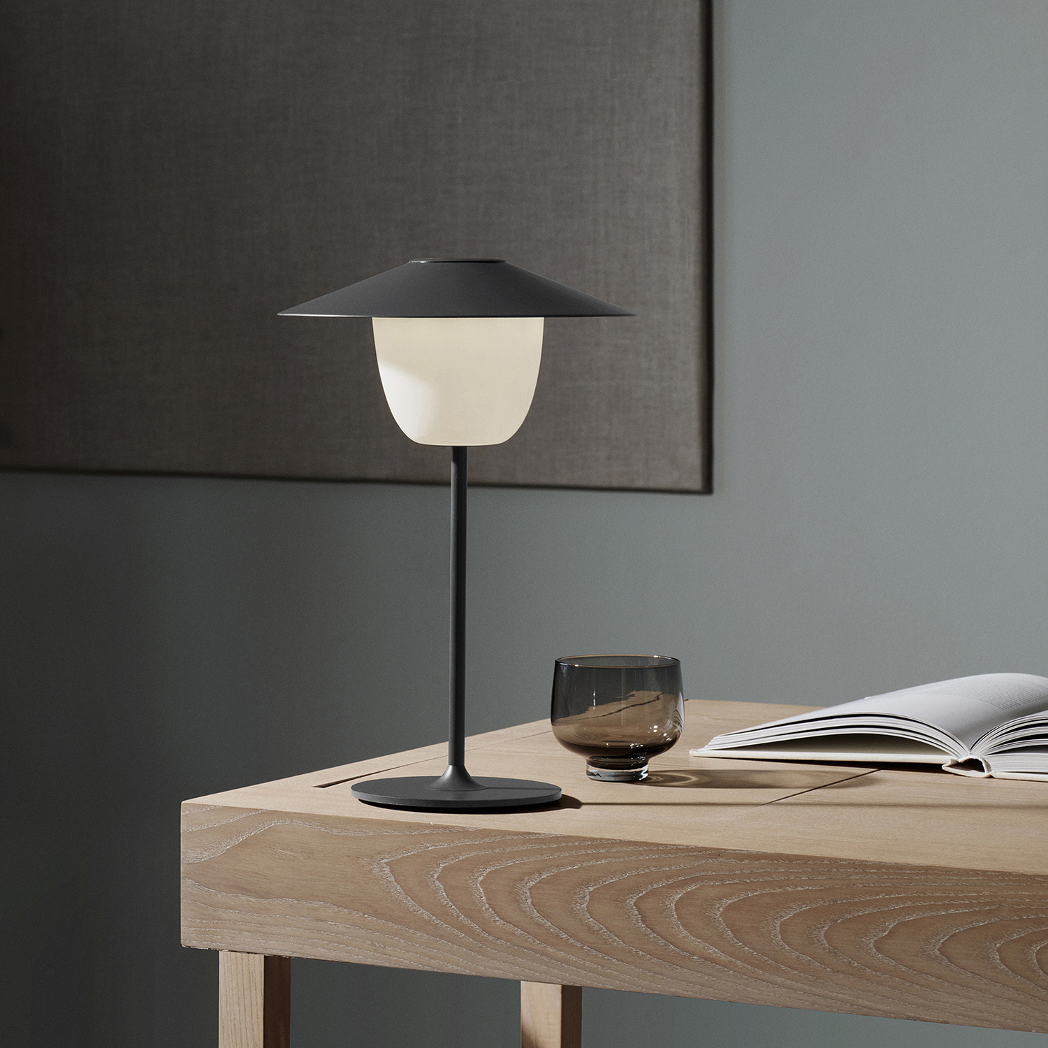 Draagbare tafellamp ANI LAMP, lichtgrijs, LED Blomus