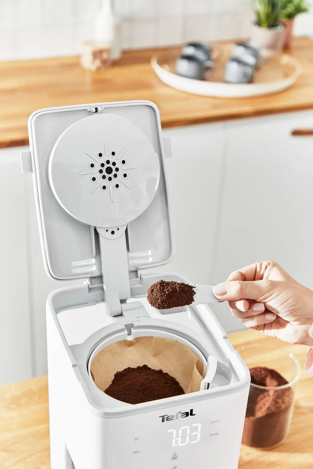 Koffiezetapparaat met druppelsysteem SENSE CM693110, wit, Tefal
