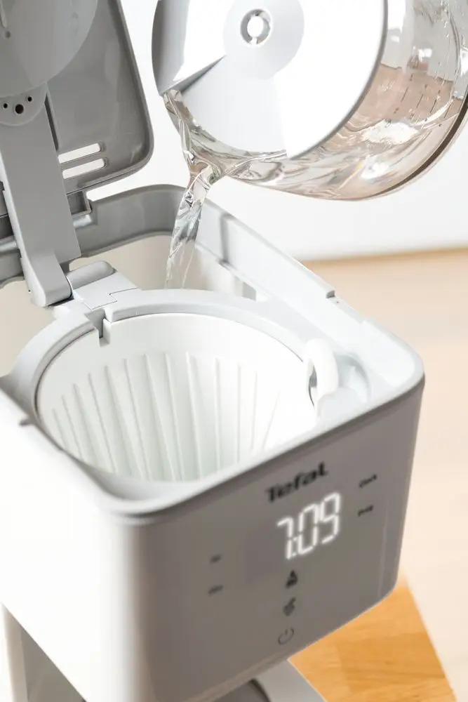 Koffiezetapparaat met druppelsysteem SENSE CM693110, wit, Tefal