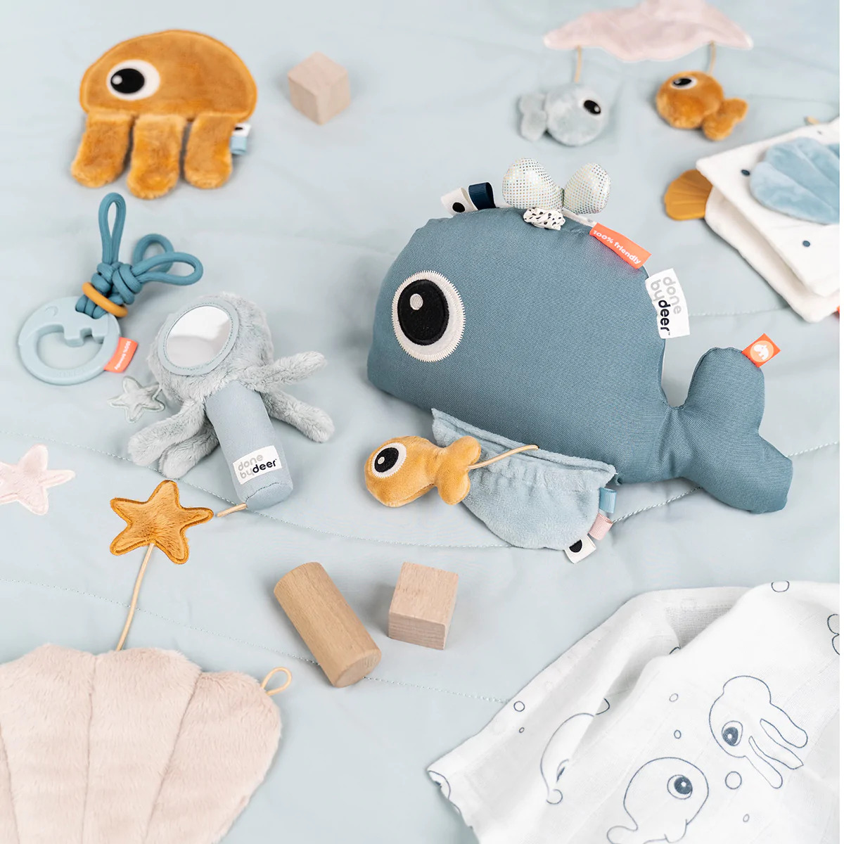 Babyrammelaar SEA JELLY, blauw, Done by Deer