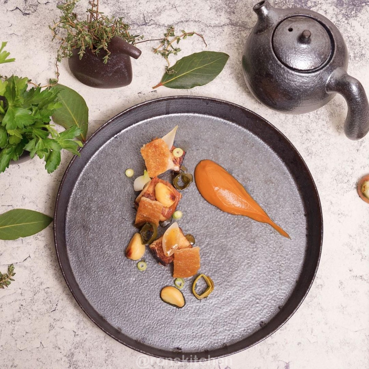 Dineerbord CRAFT 26 cm, hoge rand, zwart, MIJ