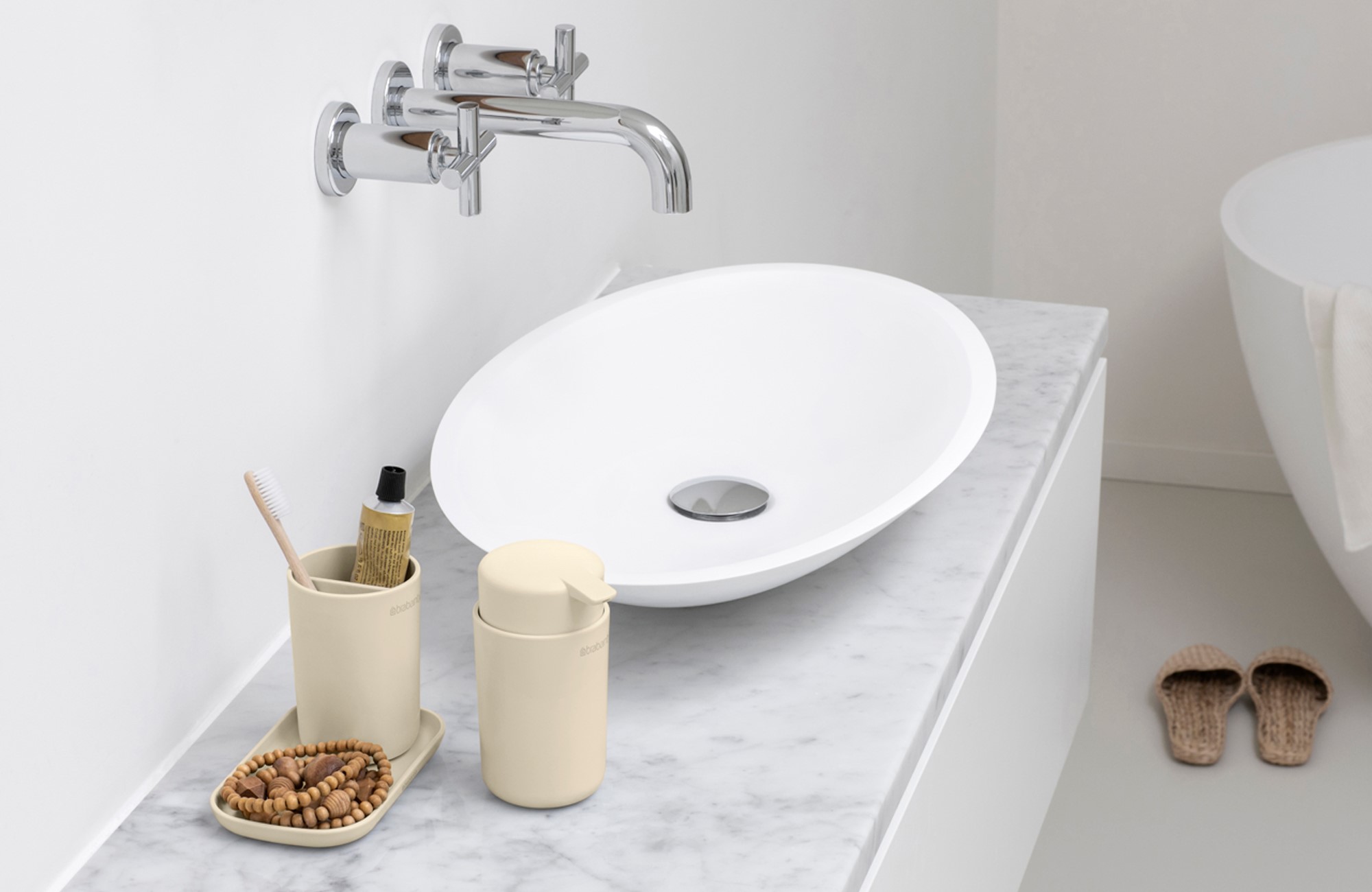 Zeeppomp en tandenborstelbeker (set) RENEW zachtbeige, Brabantia
