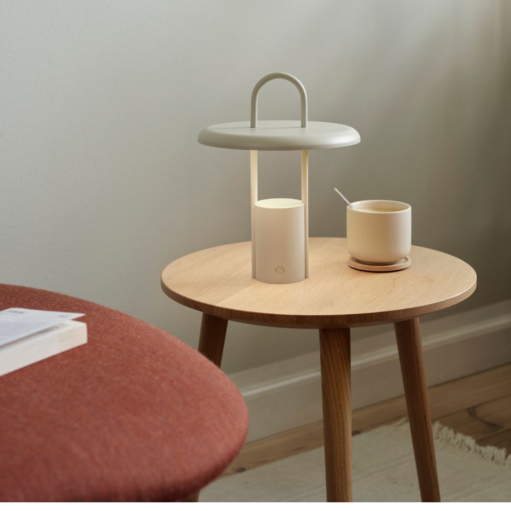 Draagbare tafellamp PIER 25 cm, LED, zandkleurig, Stelton