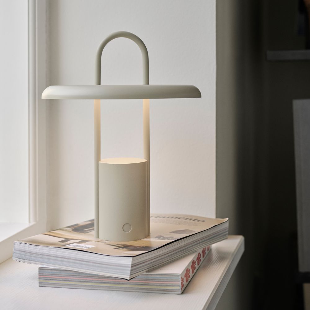 Draagbare tafellamp PIER 25 cm, LED, zandkleurig, Stelton