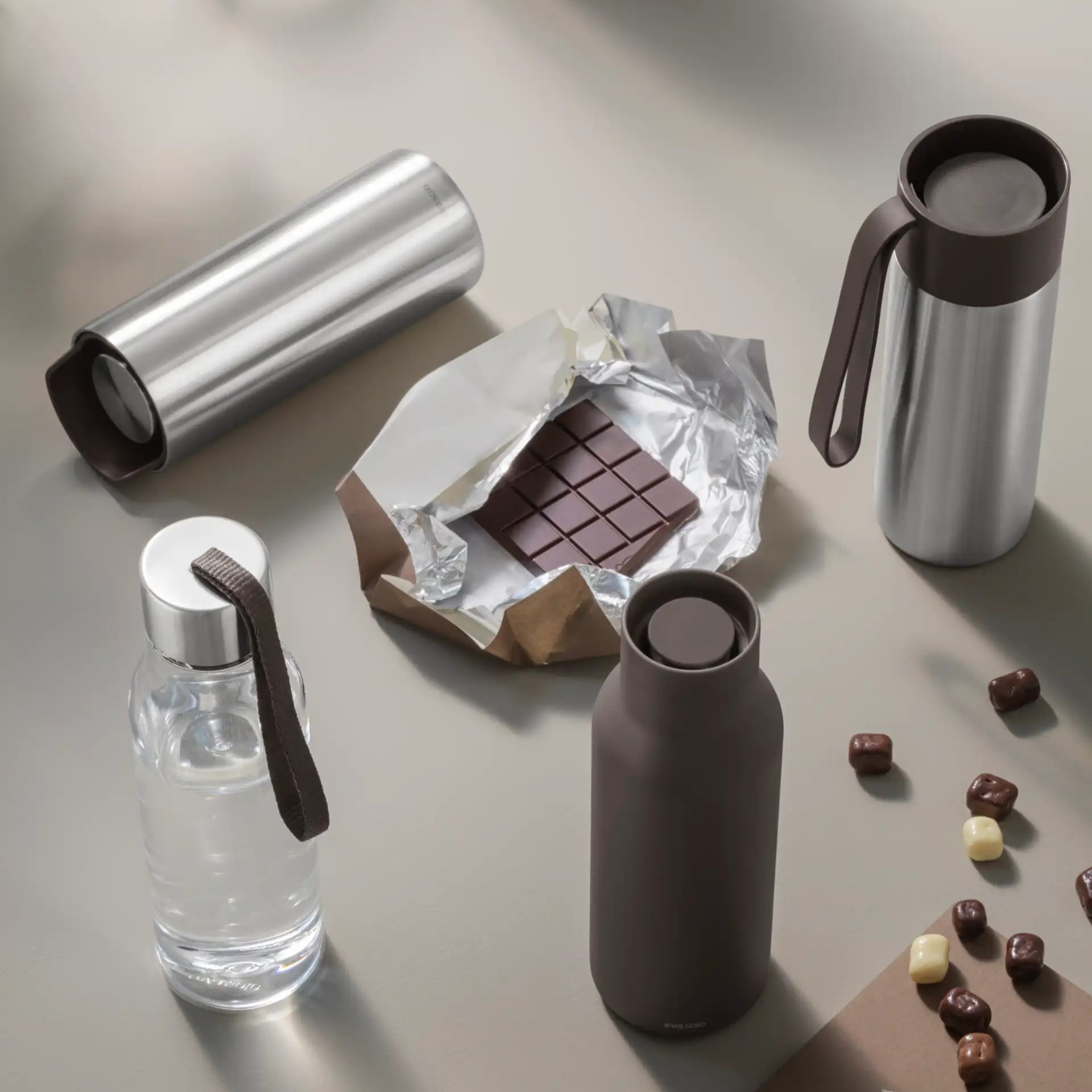 Reisbeker TO GO 350 ml, chocoladekleurige band, roestvrij staal, Eva Solo