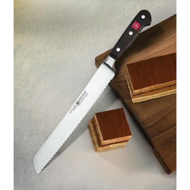 Broodmes CLASSIC 23 cm, met dubbele karteling, Wüsthof