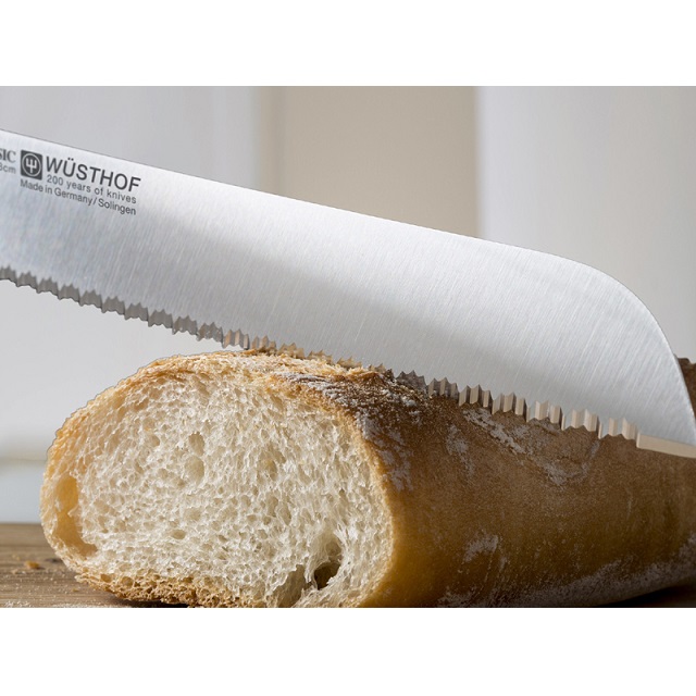 Broodmes CLASSIC 23 cm, met dubbele karteling, Wüsthof