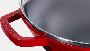Wok 30 cm, met glazen deksel, kersenrood, gietijzer, Staub
