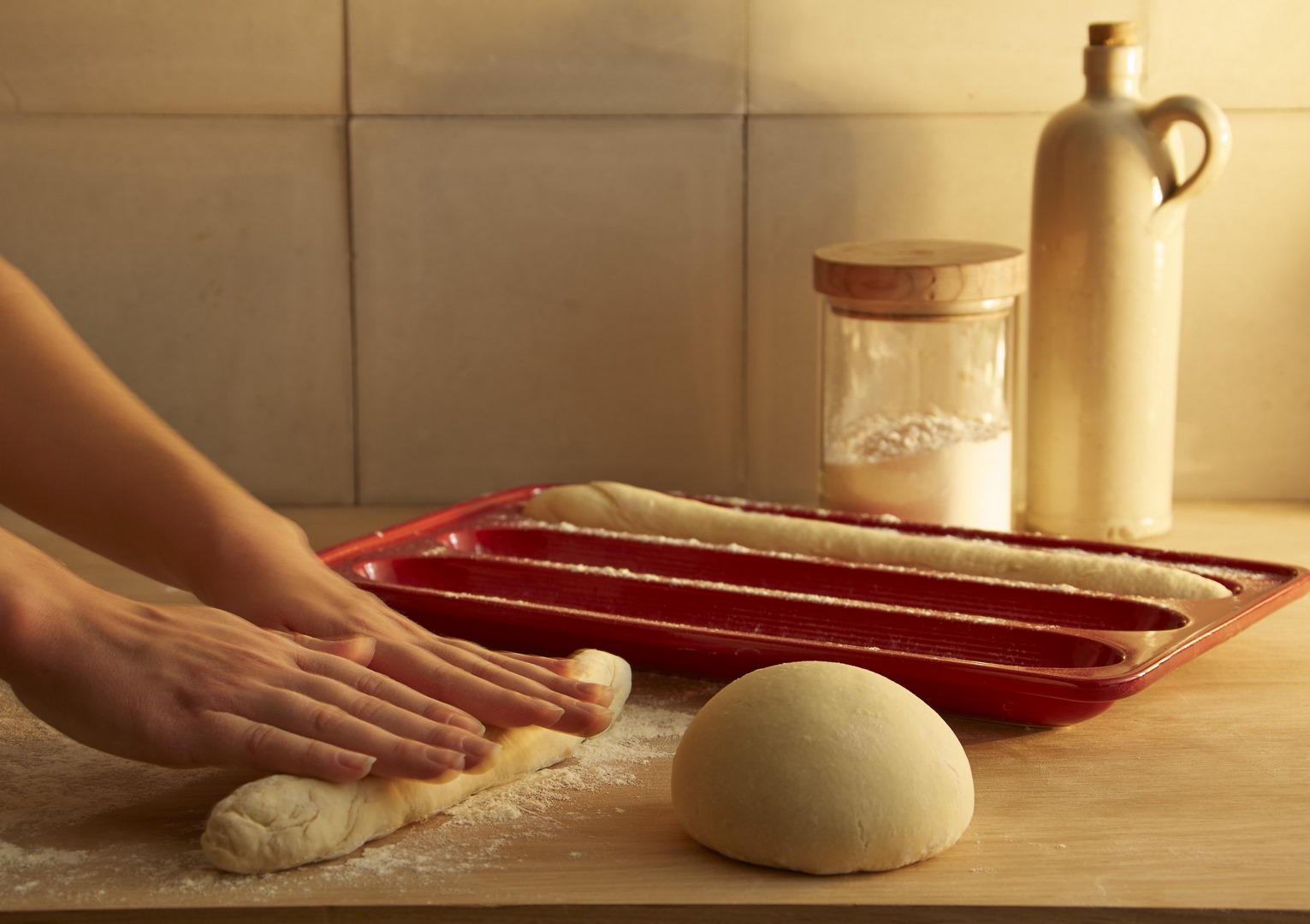 Baguettetray, bordeauxrood, Emile Henry