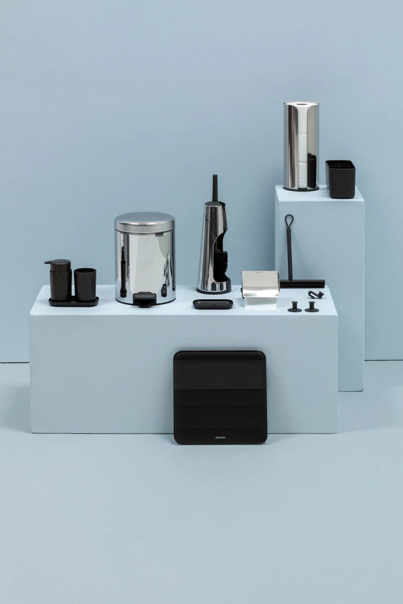 Toiletborstel met houder, wc-rolhouder en reserverolstandaard (set) RENEW, glanzend staal, Brabantia