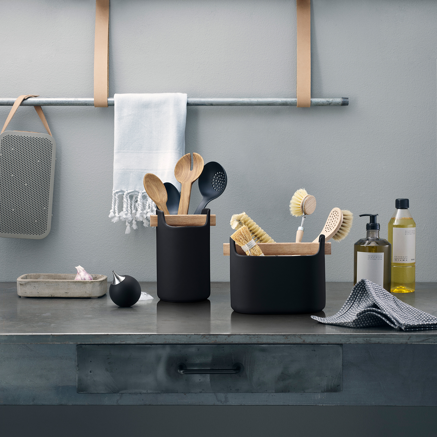 Opbergbak TOOL BOX 15 cm, met houten handvat, zwart, Eva Solo