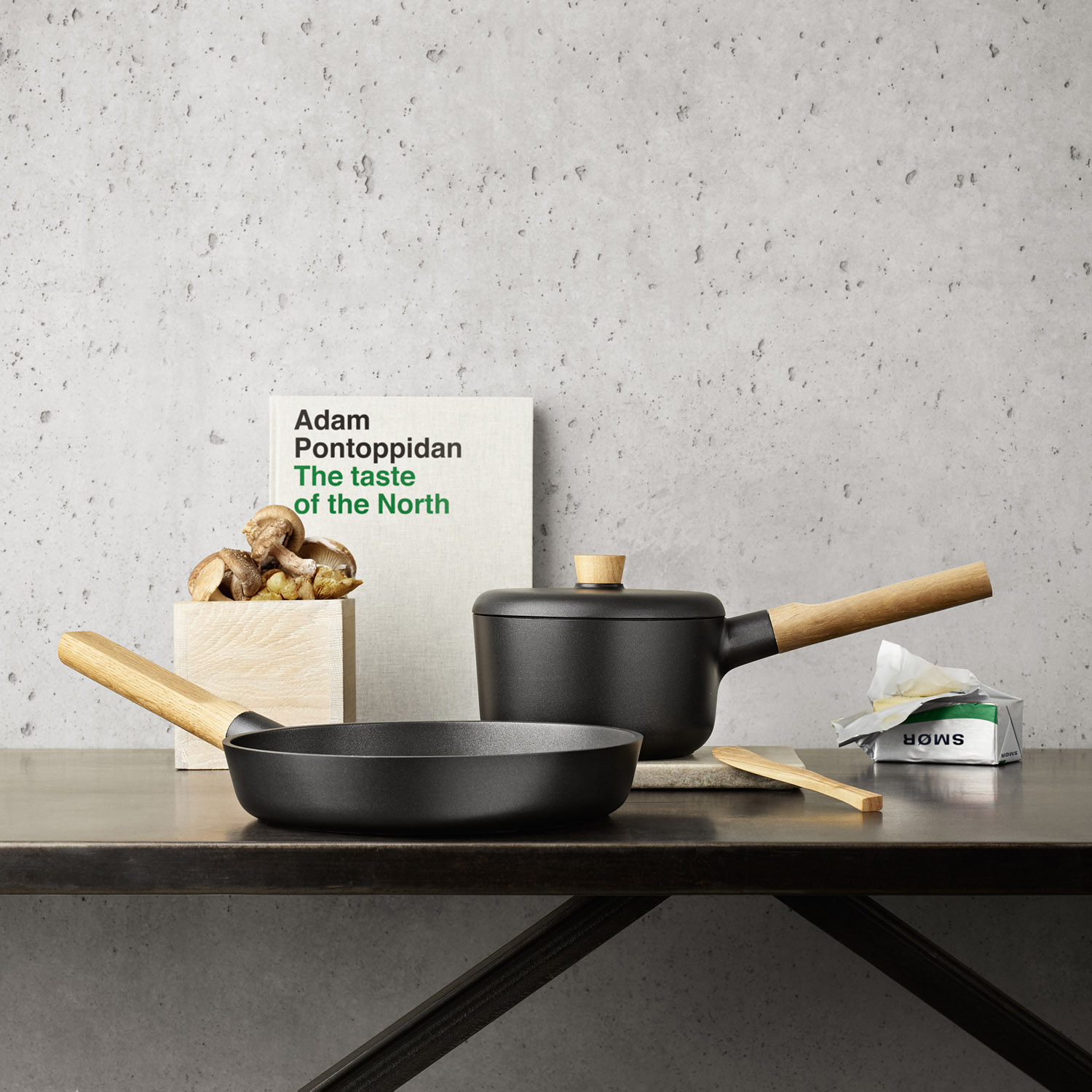 Koekenpan met anti-aanbaklaag NORDIC KITCHEN 24 cm, met houten handvat, Eva Solo