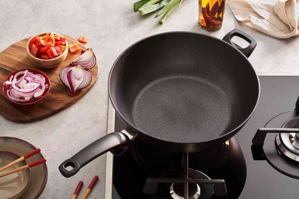 Wok ADAMANT 32 cm, zwart, aluminium, Fissler