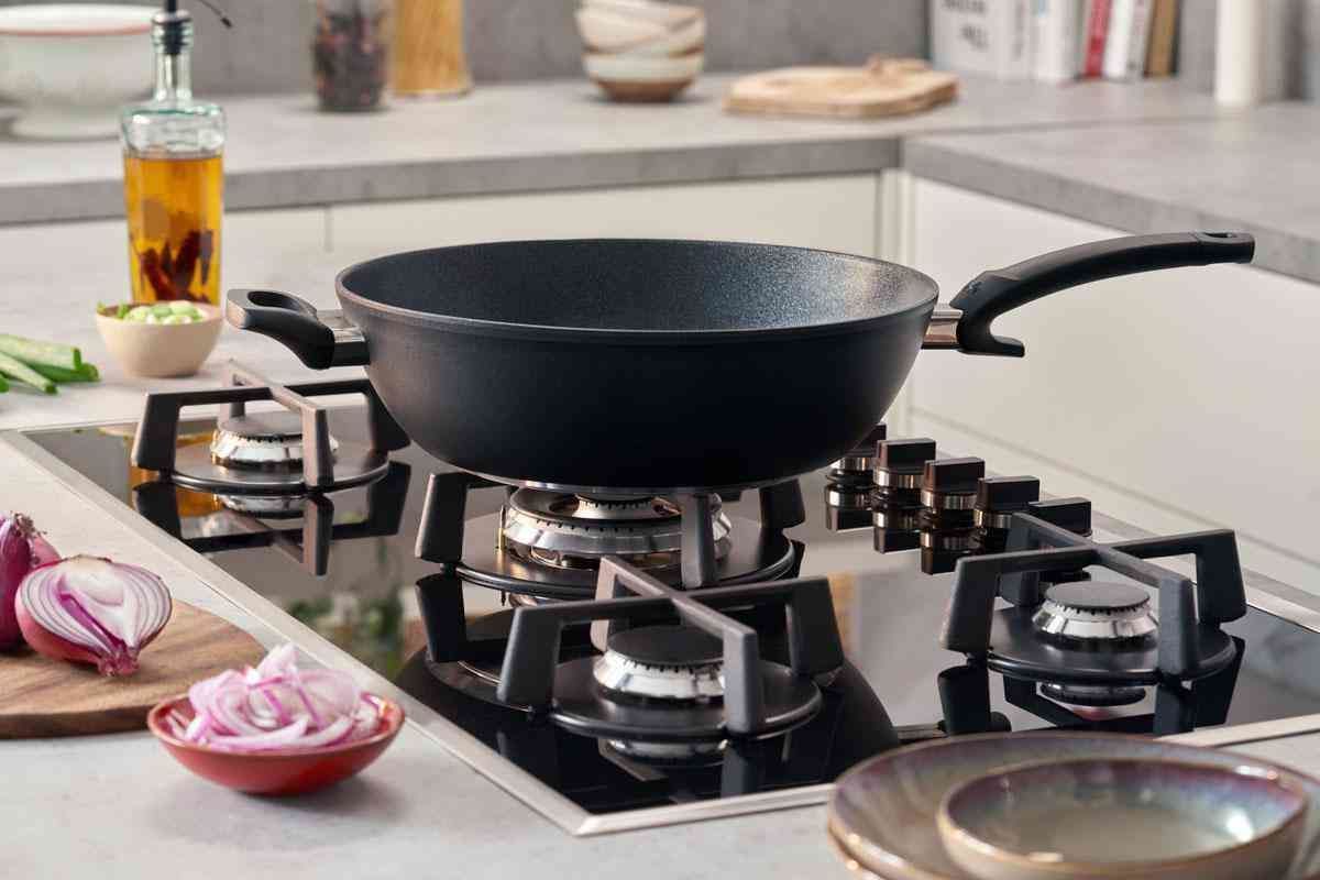 Wok ADAMANT 32 cm, zwart, aluminium, Fissler