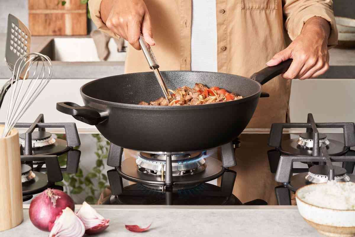 Wok ADAMANT 32 cm, zwart, aluminium, Fissler