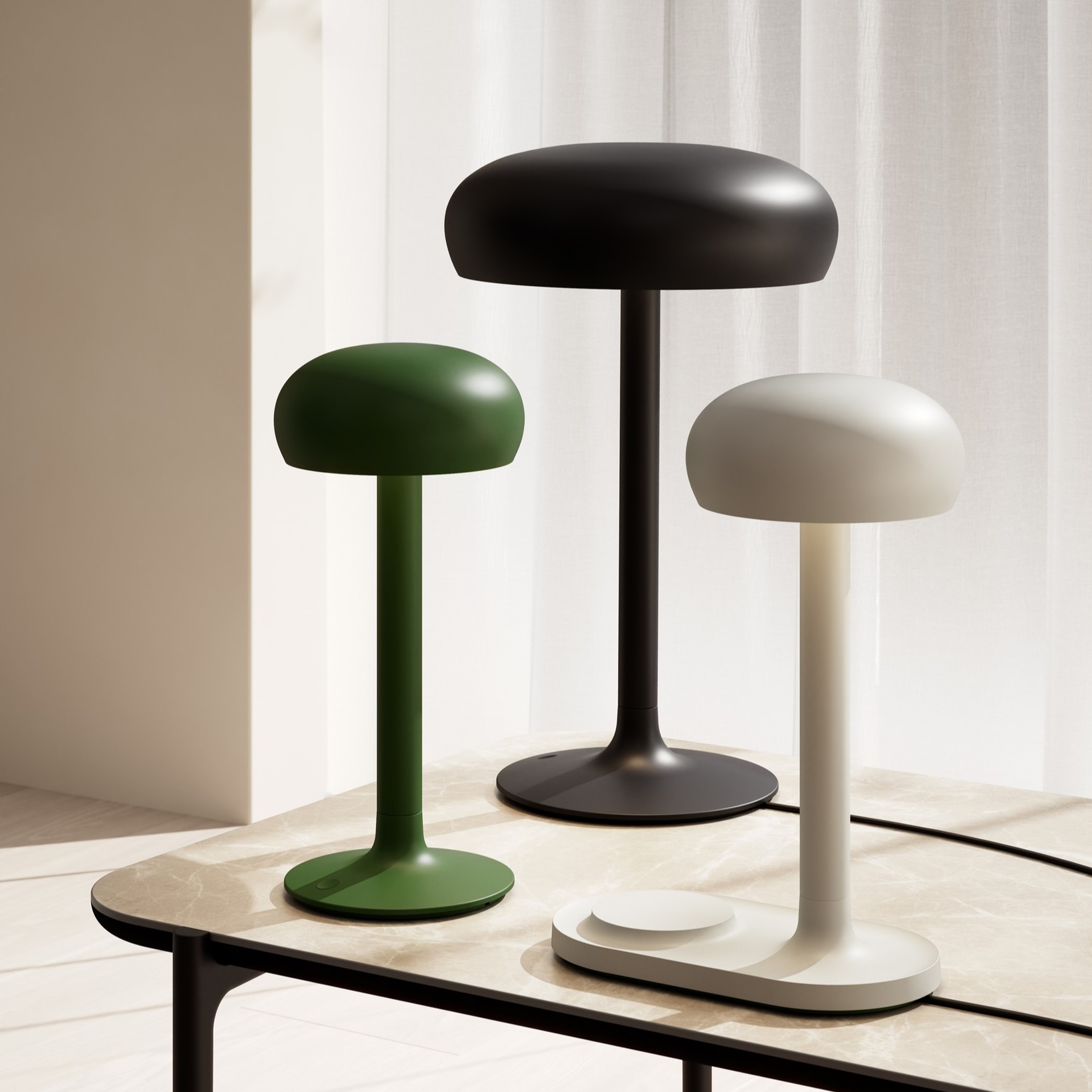 Tafellamp EMENDO 29 cm, met draadloze Qi-oplader, smaragdgroen, Eva Solo
