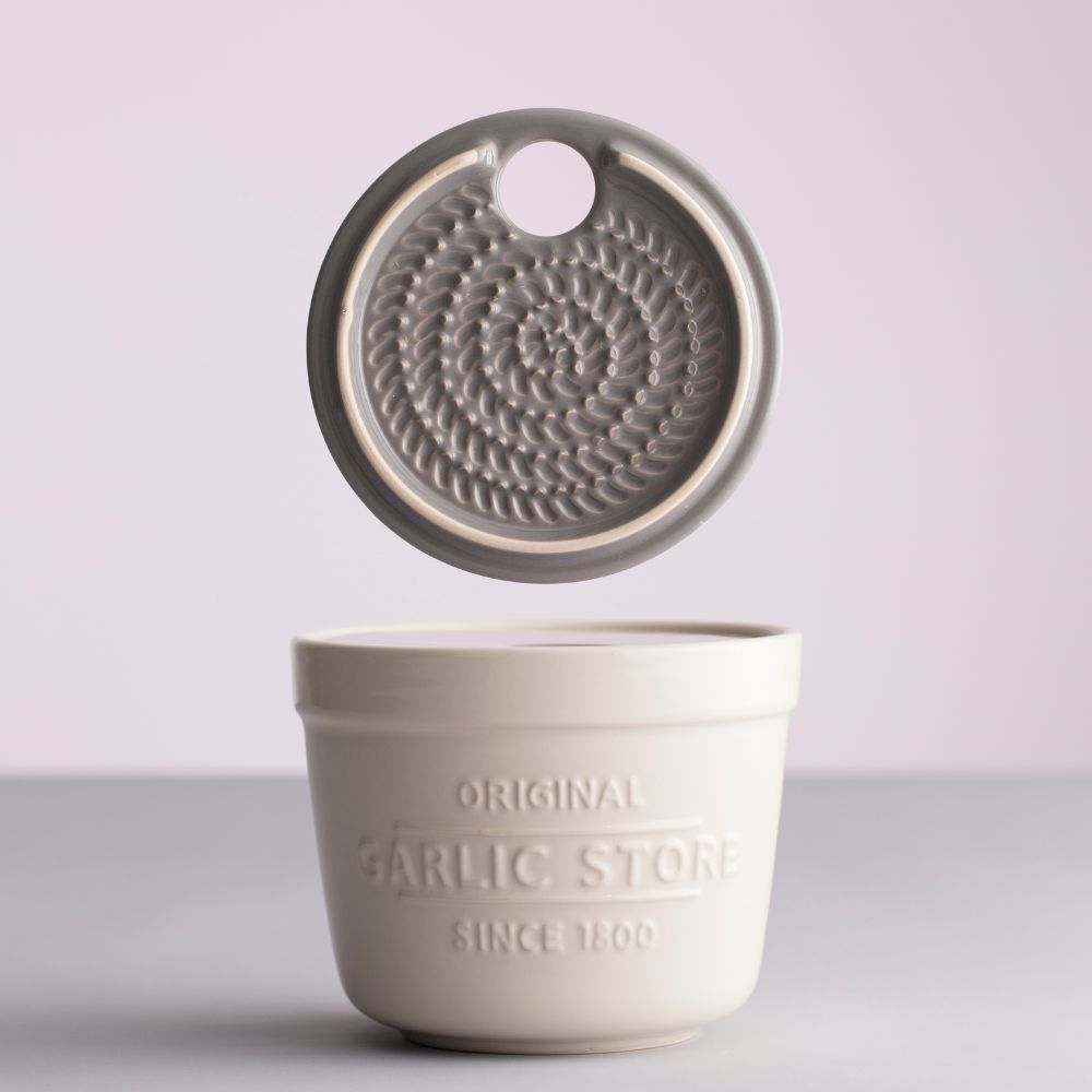 Knoflookpot INNOVATIVE KITCHEN 12 cm, met rasp, crème, keramiek, Mason Cash