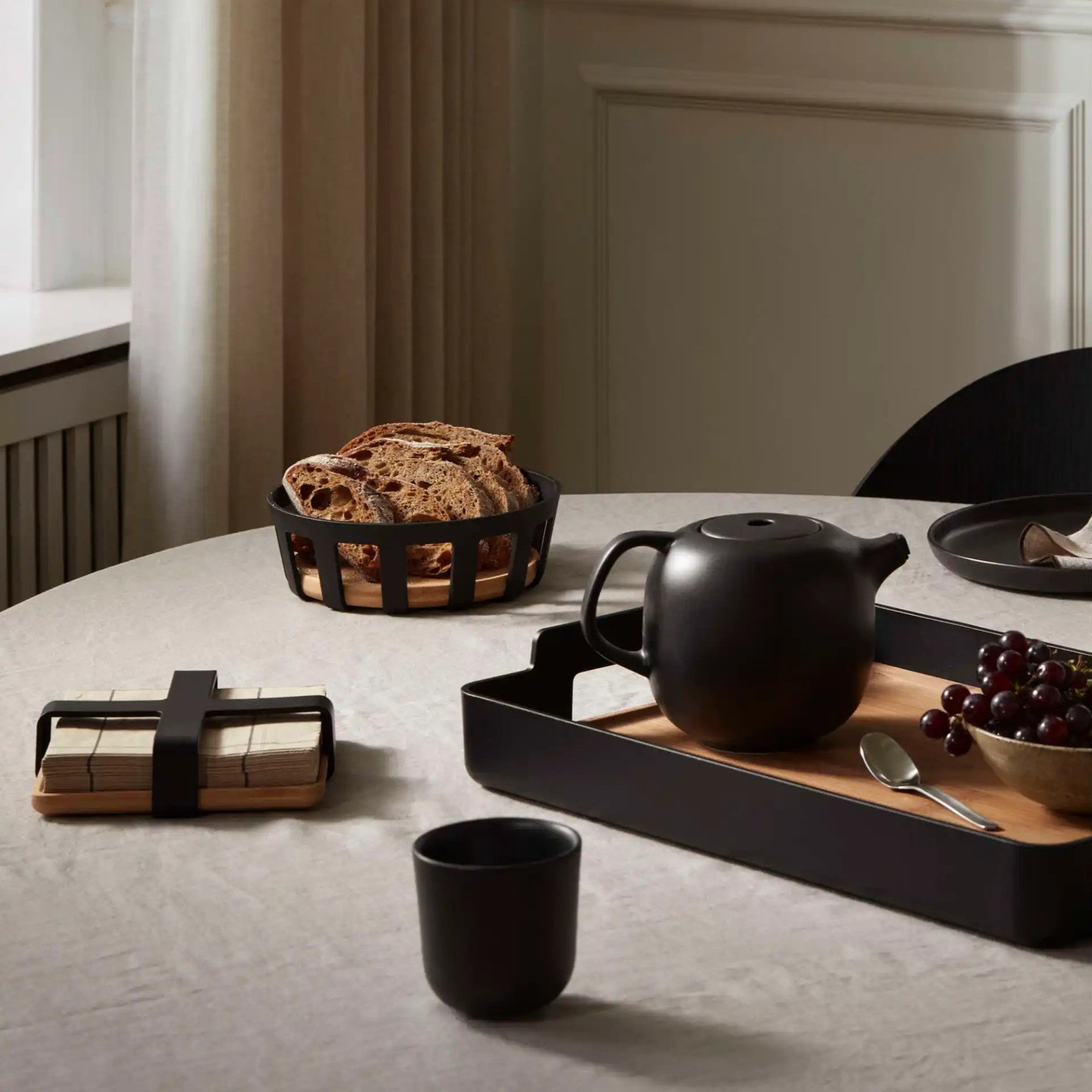 Servethouder NORDIC KITCHEN 19 x 5 cm, zwart, kunststof/bamboe, Eva Solo
