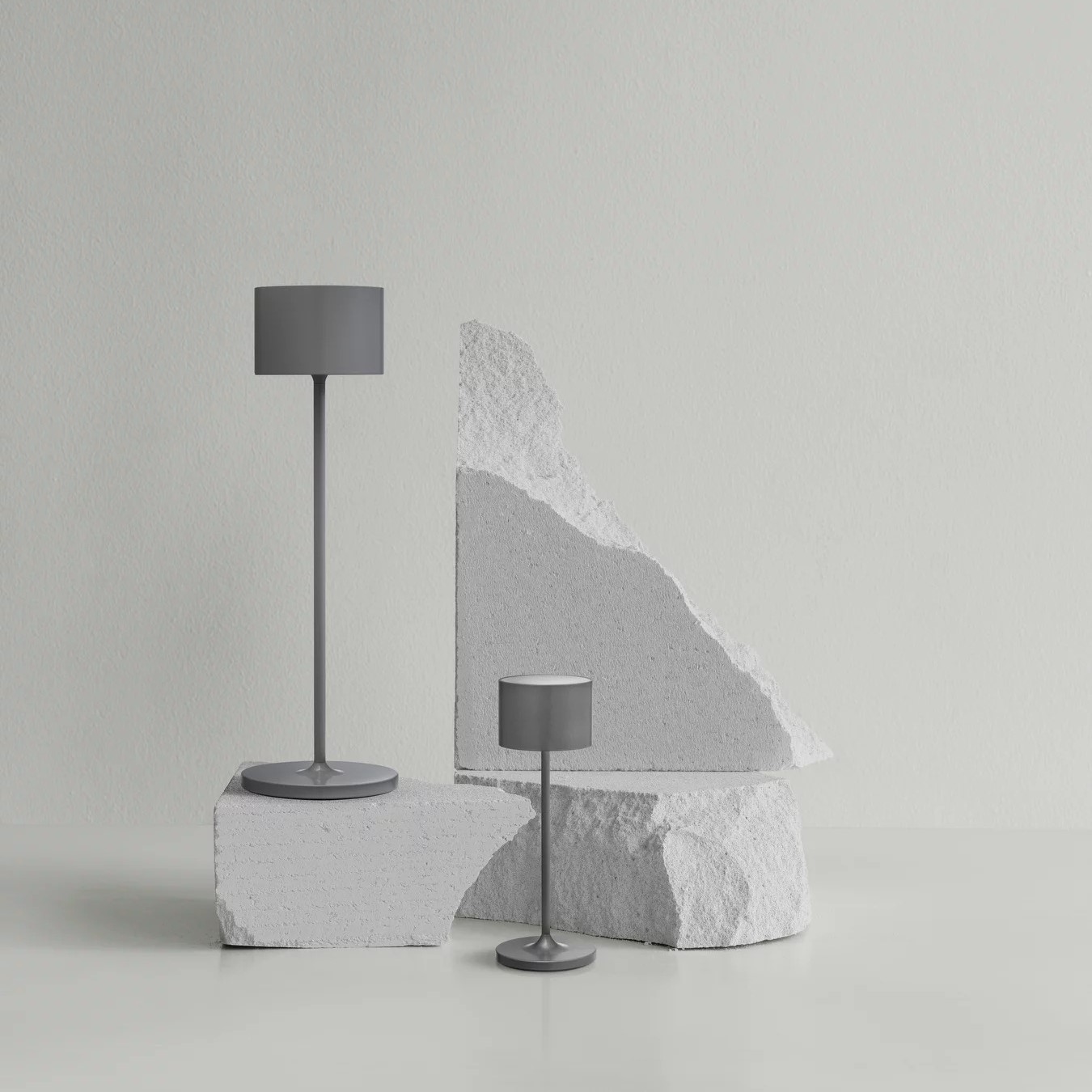 Draagbare tafellamp FAROL MINI 19,5 cm, LED, wit, satelietgrijs, Blomus
