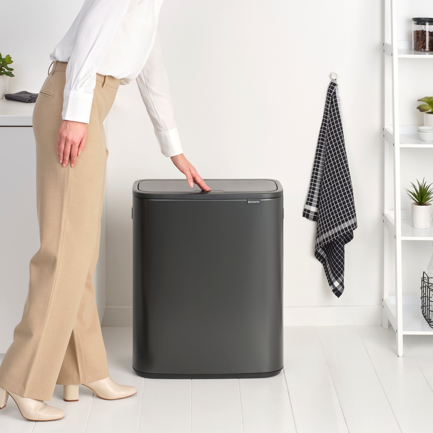 Touch prullenbak BO TOUCH BIN 60 l, confident grey, staal, Brabantia