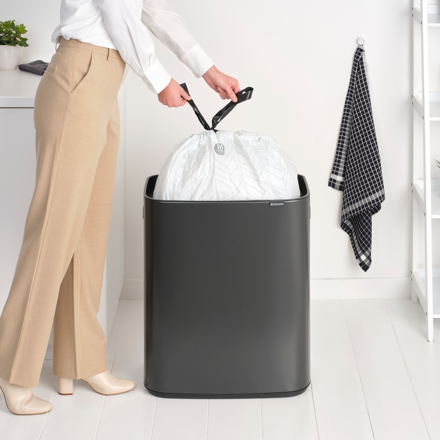 Touch prullenbak BO TOUCH BIN 60 l, confident grey, staal, Brabantia