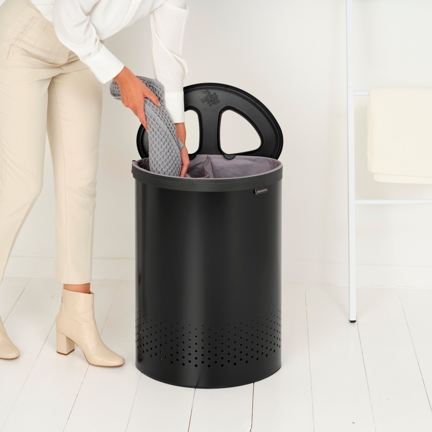 Wasmand SELECTOR 55 l, mat zwart, staal, Brabantia