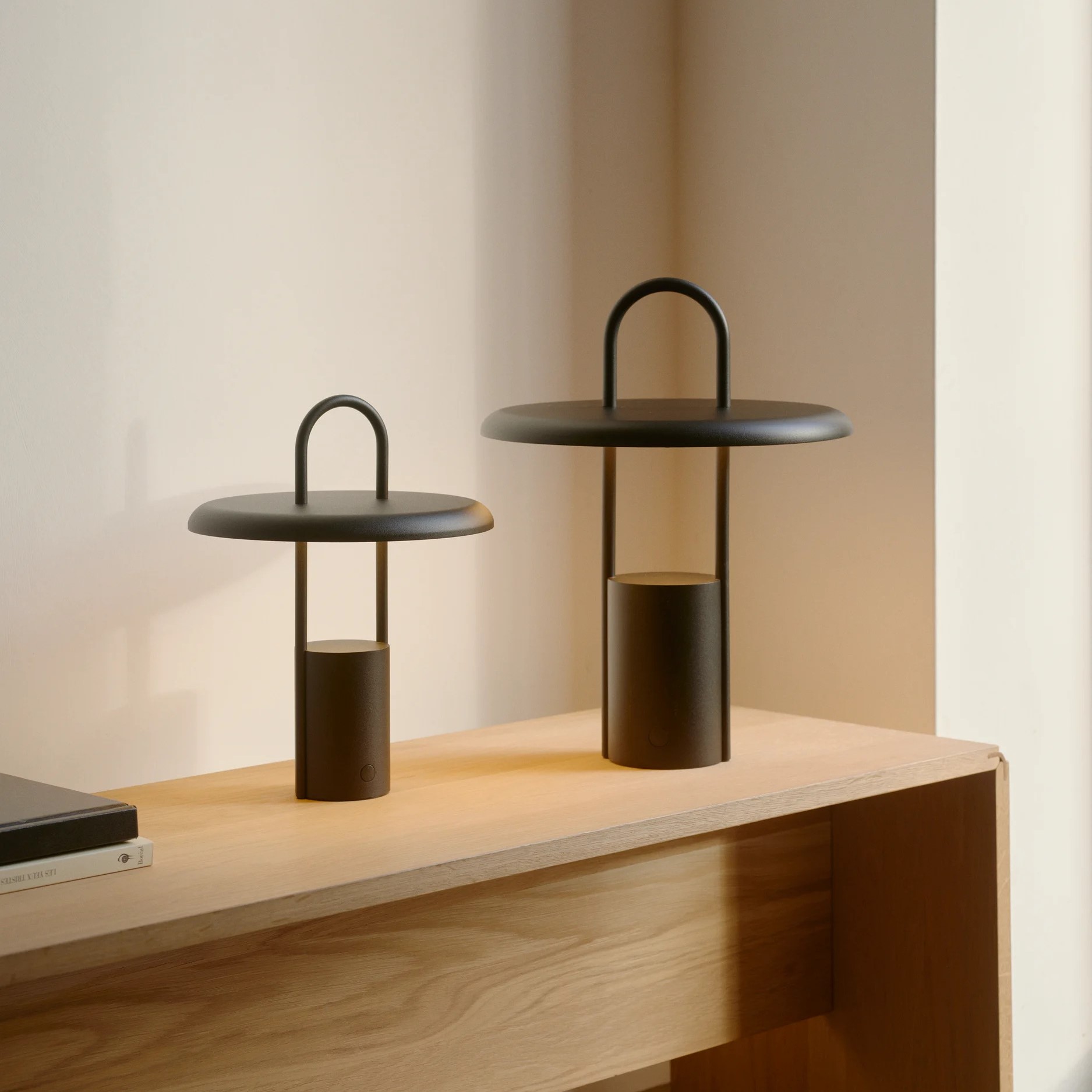 Draagbare tafellamp PIER 33 cm, LED, zwart, Stelton
