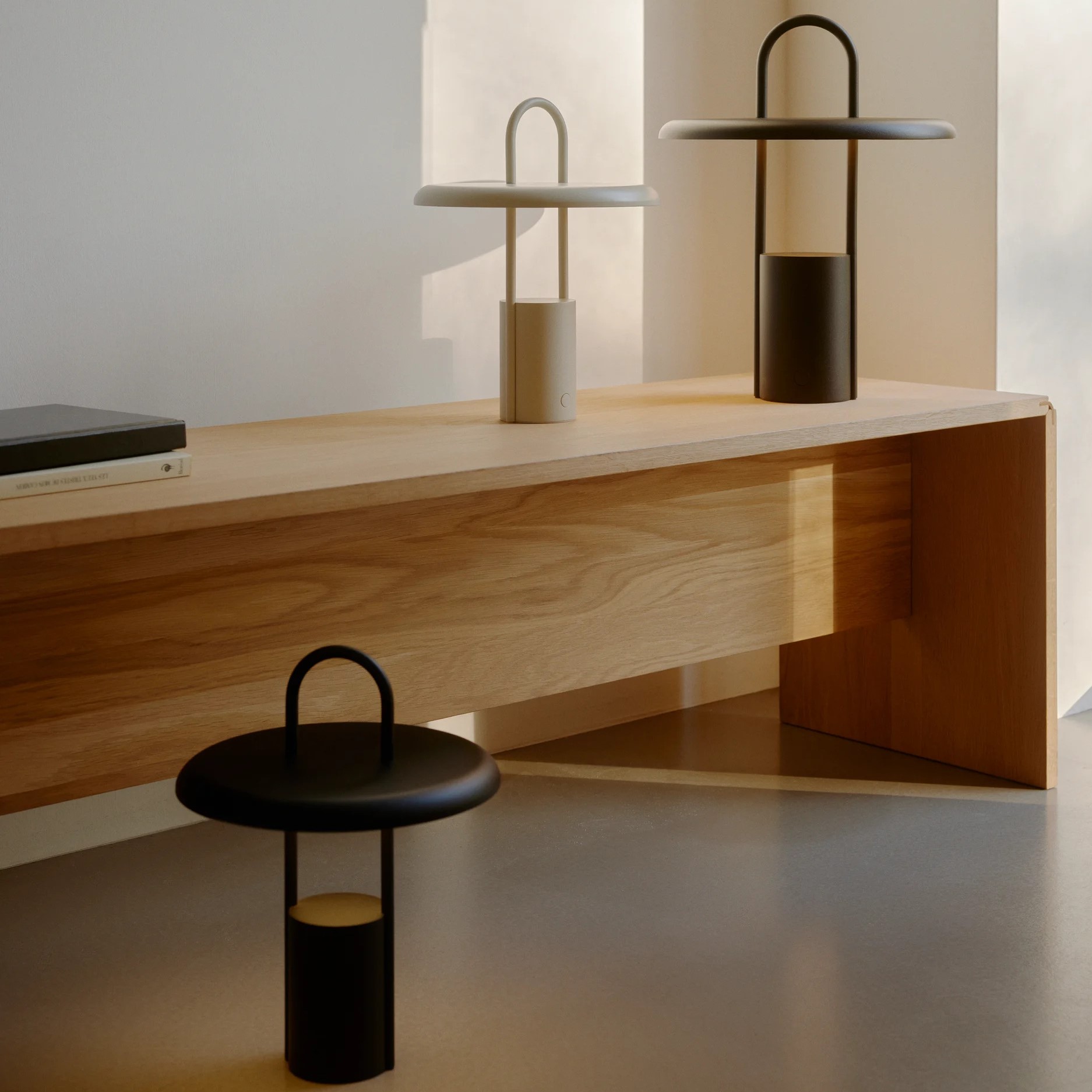 Draagbare tafellamp PIER 33 cm, LED, zwart, Stelton