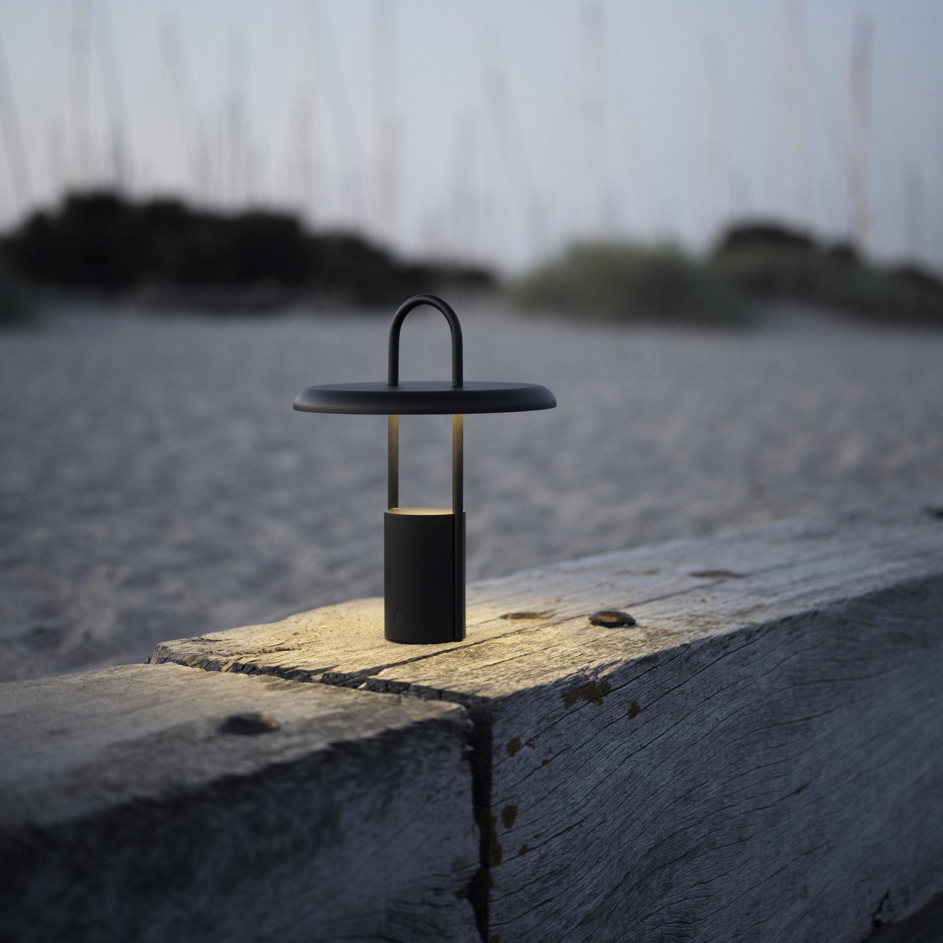Draagbare tafellamp PIER 25 cm, LED, zwart, Stelton