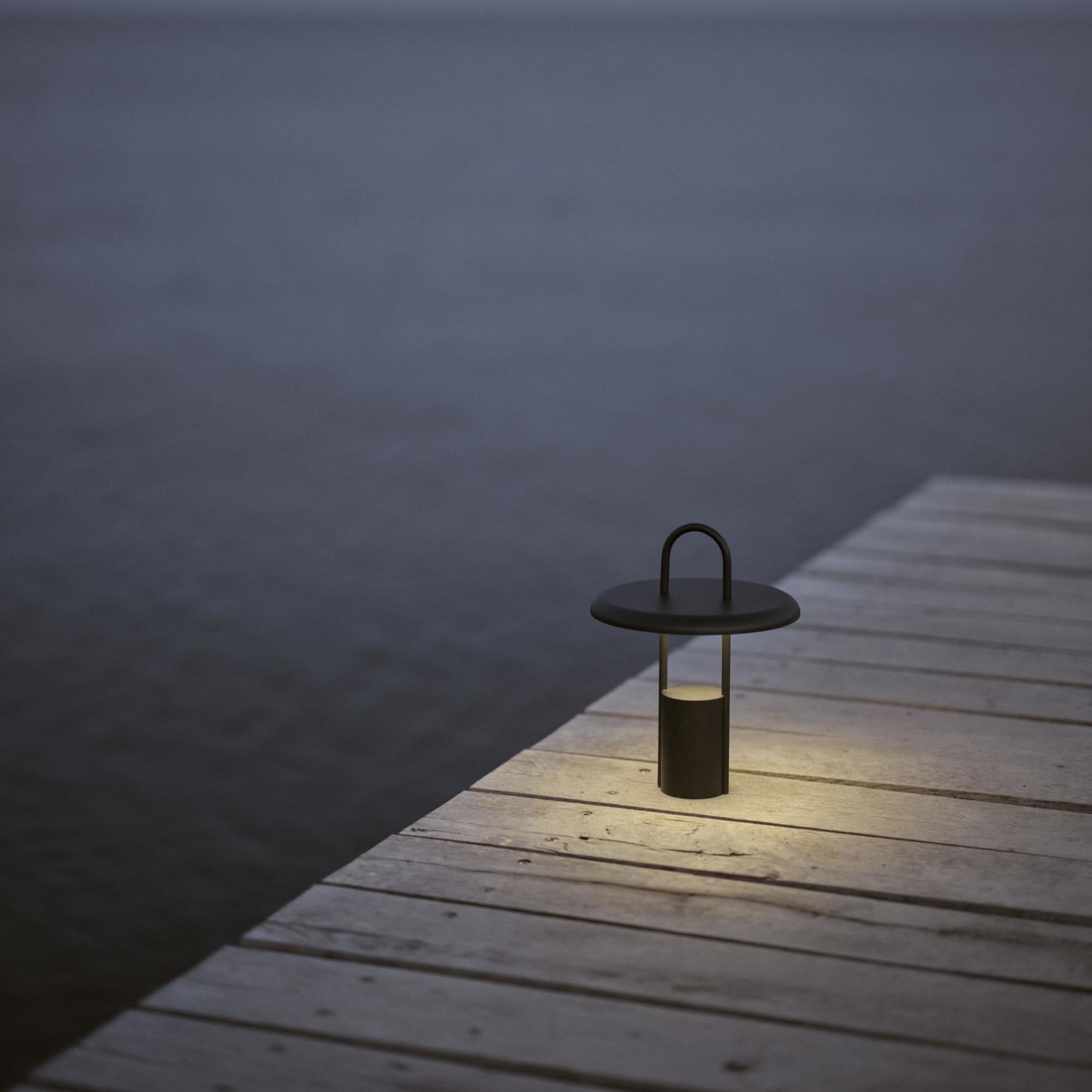 Draagbare tafellamp PIER 25 cm, LED, zwart, Stelton