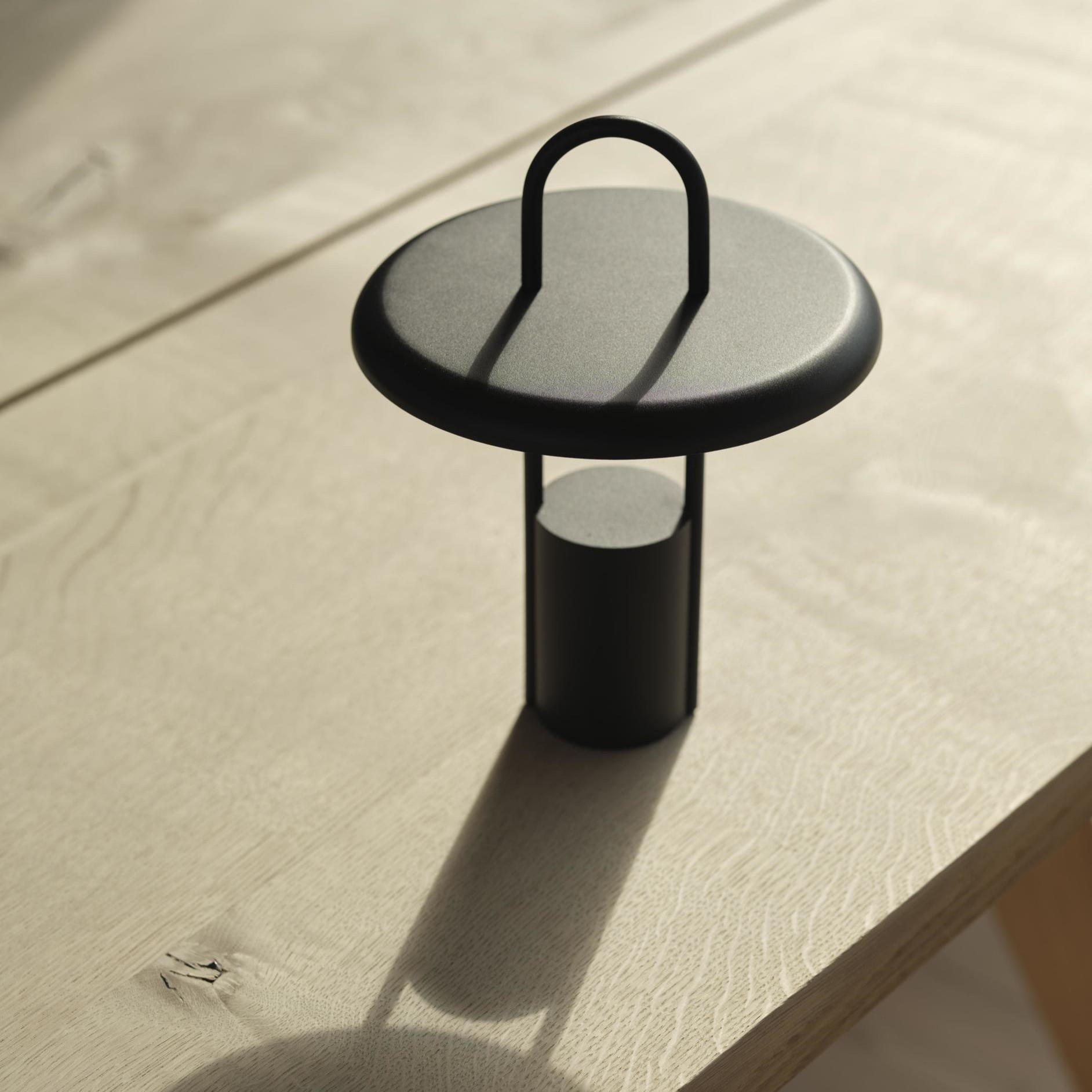 Draagbare tafellamp PIER 25 cm, LED, zwart, Stelton