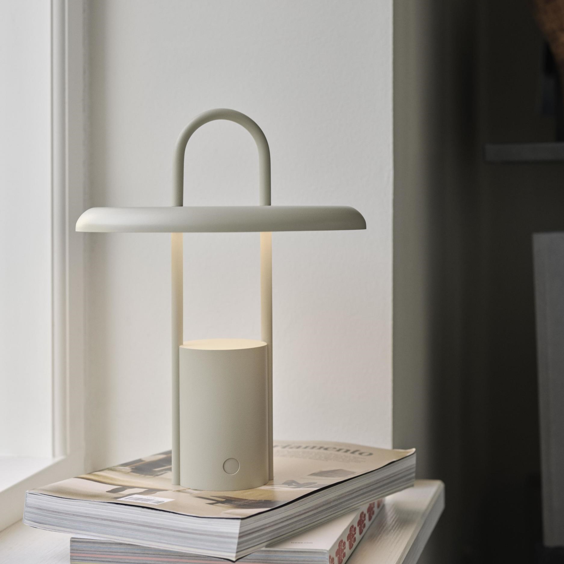 Draagbare tafellamp PIER 33 cm, LED, zand, Stelton