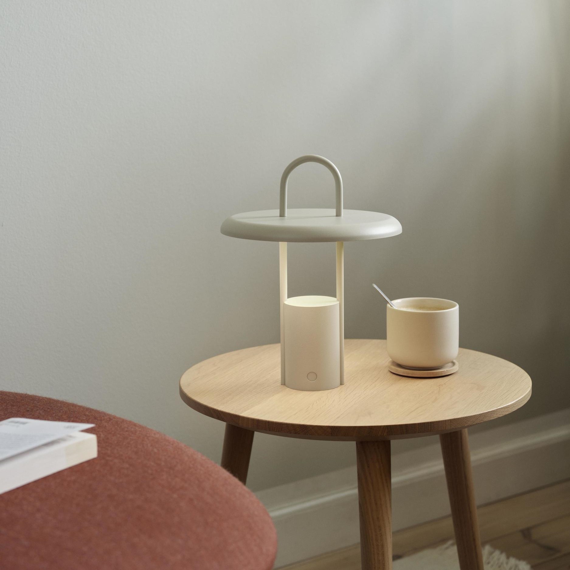Draagbare tafellamp PIER 33 cm, LED, zand, Stelton