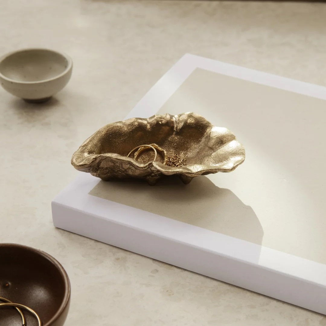 Juwelenschaaltje OYSTER 10,5 cm, messing, stevig LIVING