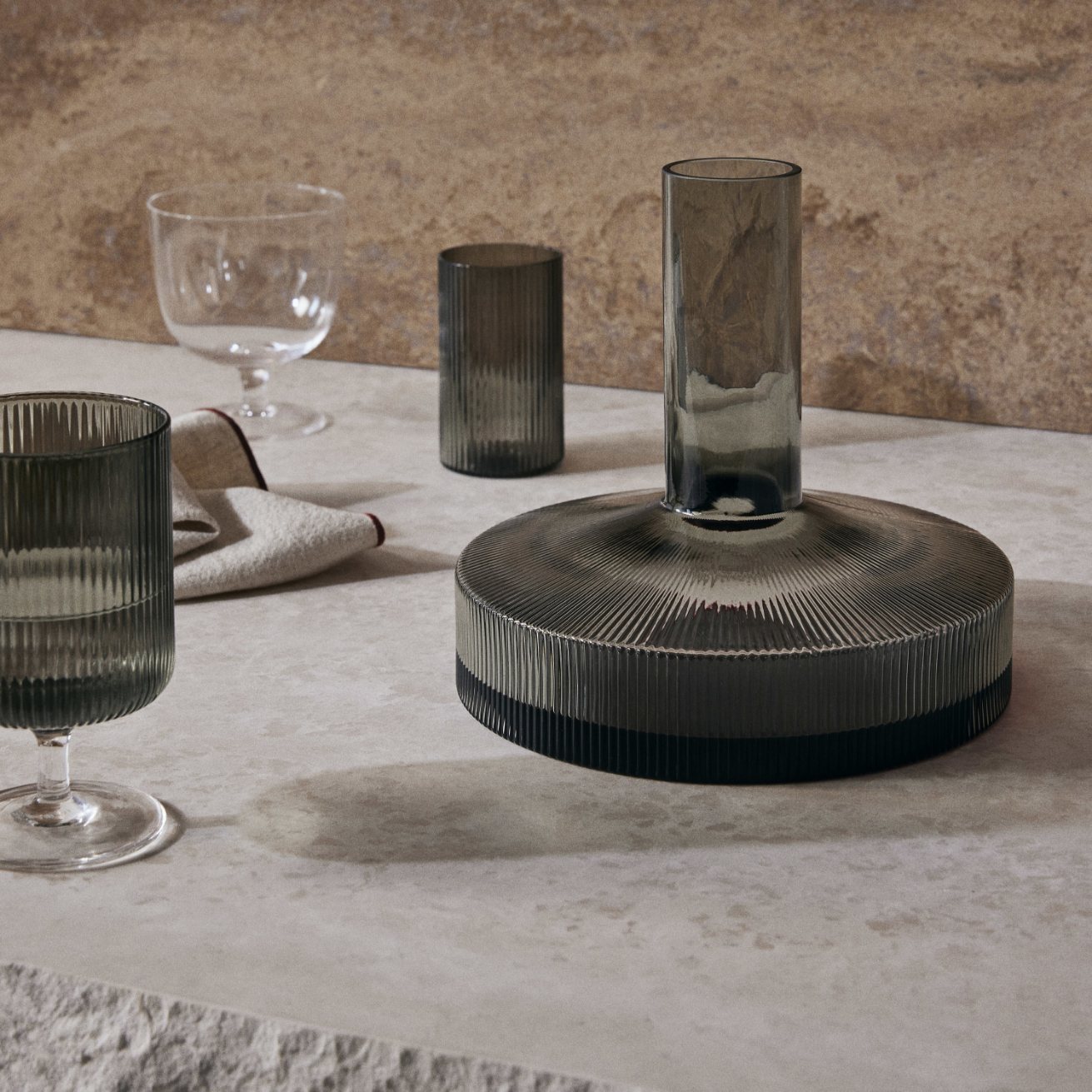 Decanteerkaraf RIPPLE 1,7 l, grijs, glas, ferm LIVING