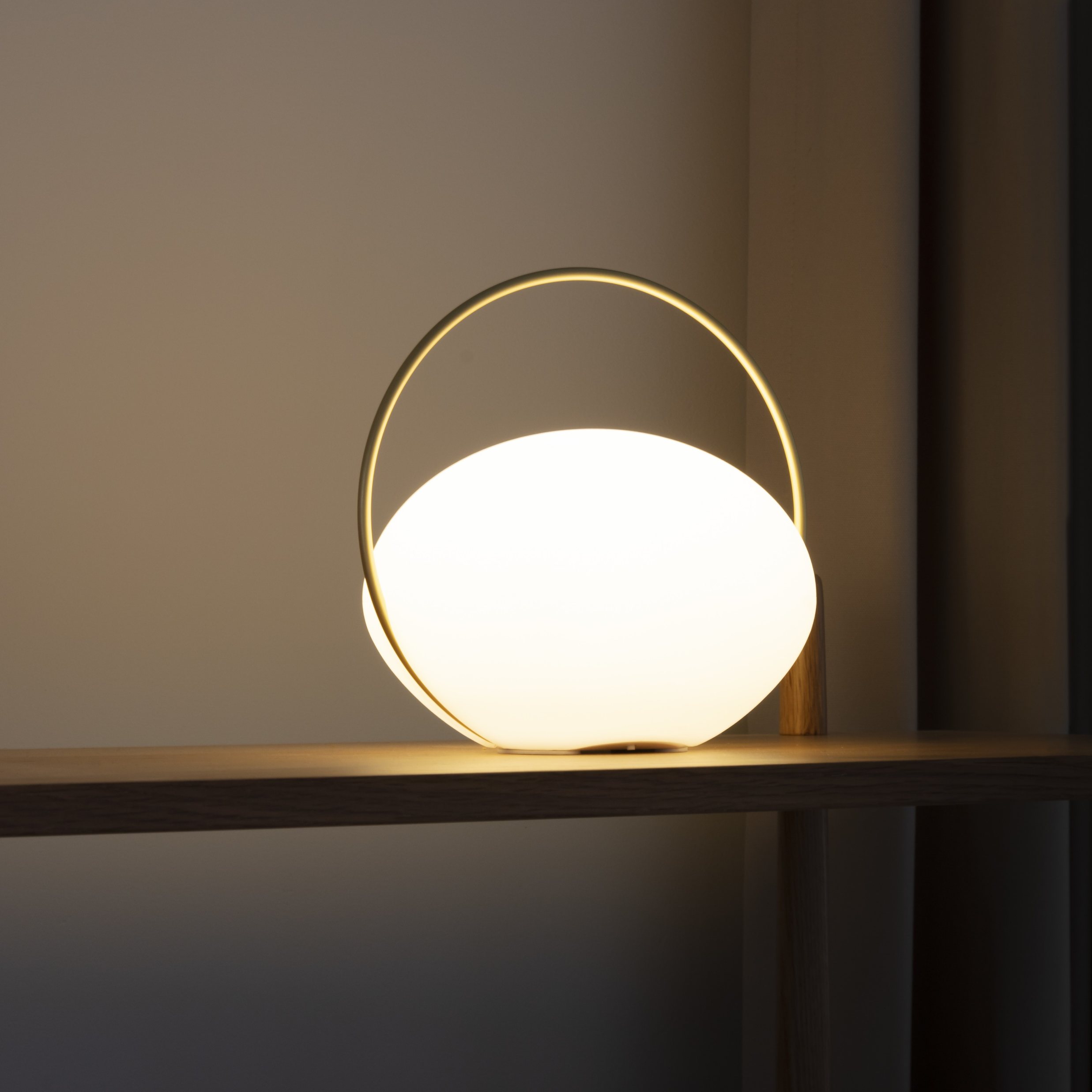 Draagbare tafellamp ORBIT 19 cm, goud, aluminum, Omvang