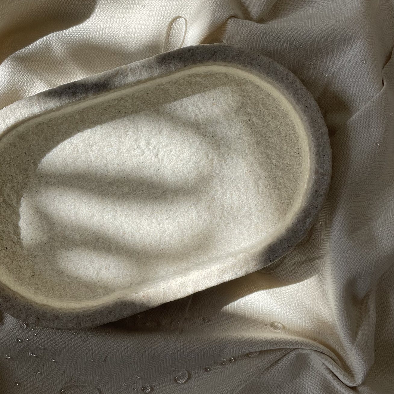 215549 1 dekorativni podnos 25 cm oval bila piskovec humdakin