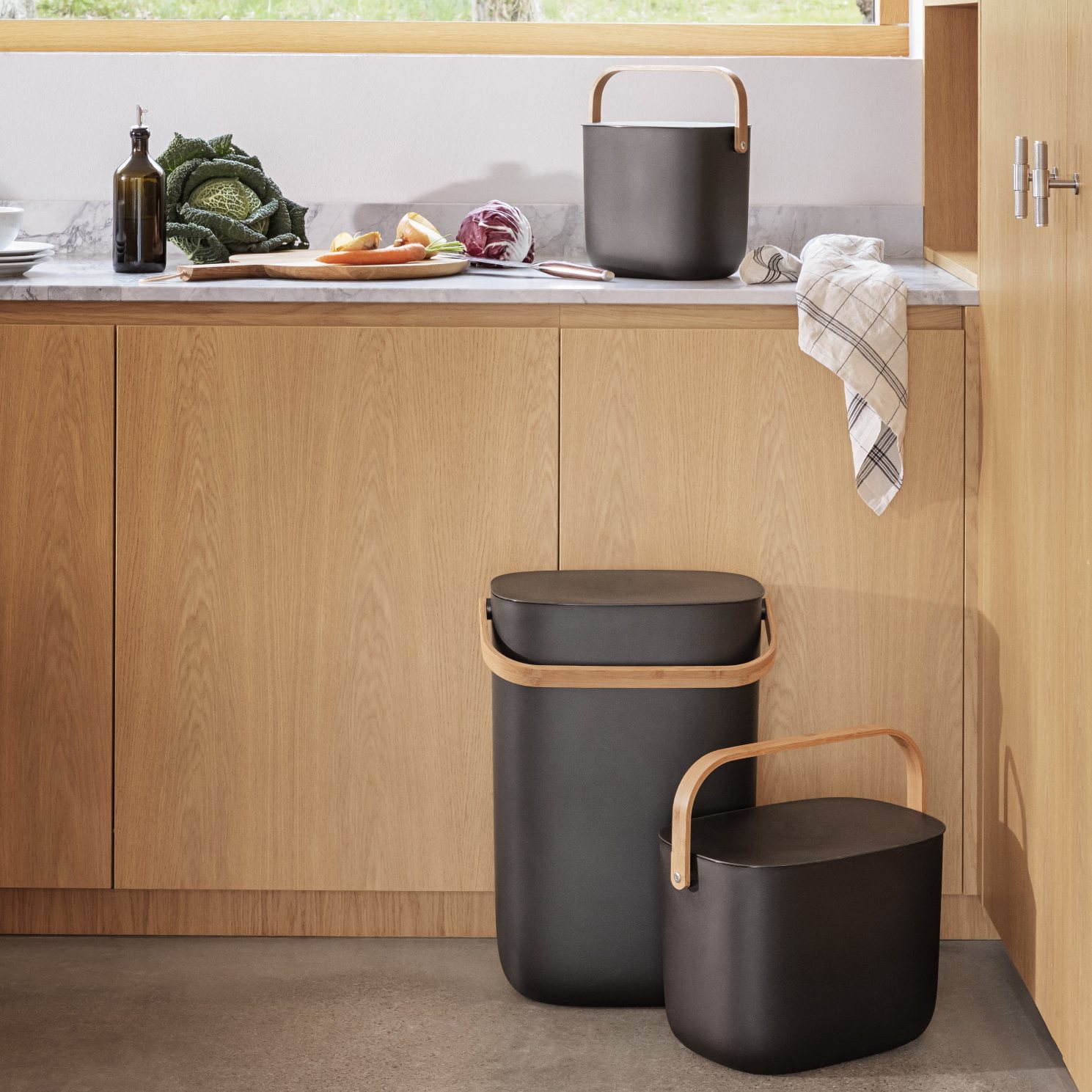 215645 3 odpadkovy kos reflect 16 l cerna plast eva solo