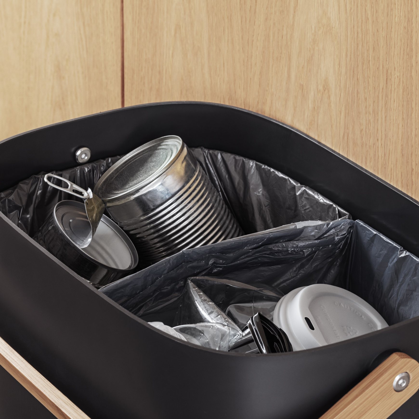 215654 2 odpadkovy kos reflect 33 l cerna plast eva solo