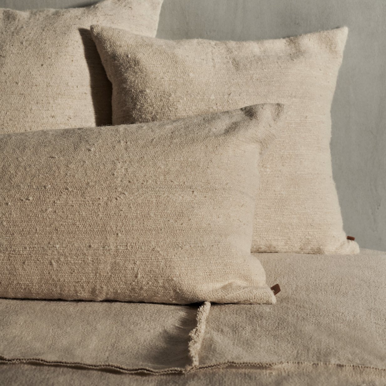 216845 2 dekoracni polstar nettle 50 x 50 cm prirodni bavlna kopriva ferm living