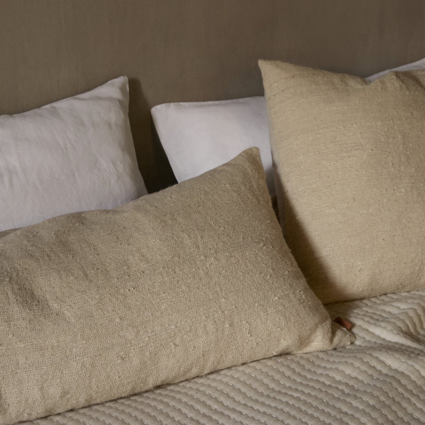 216845 3 dekoracni polstar nettle 50 x 50 cm prirodni bavlna kopriva ferm living