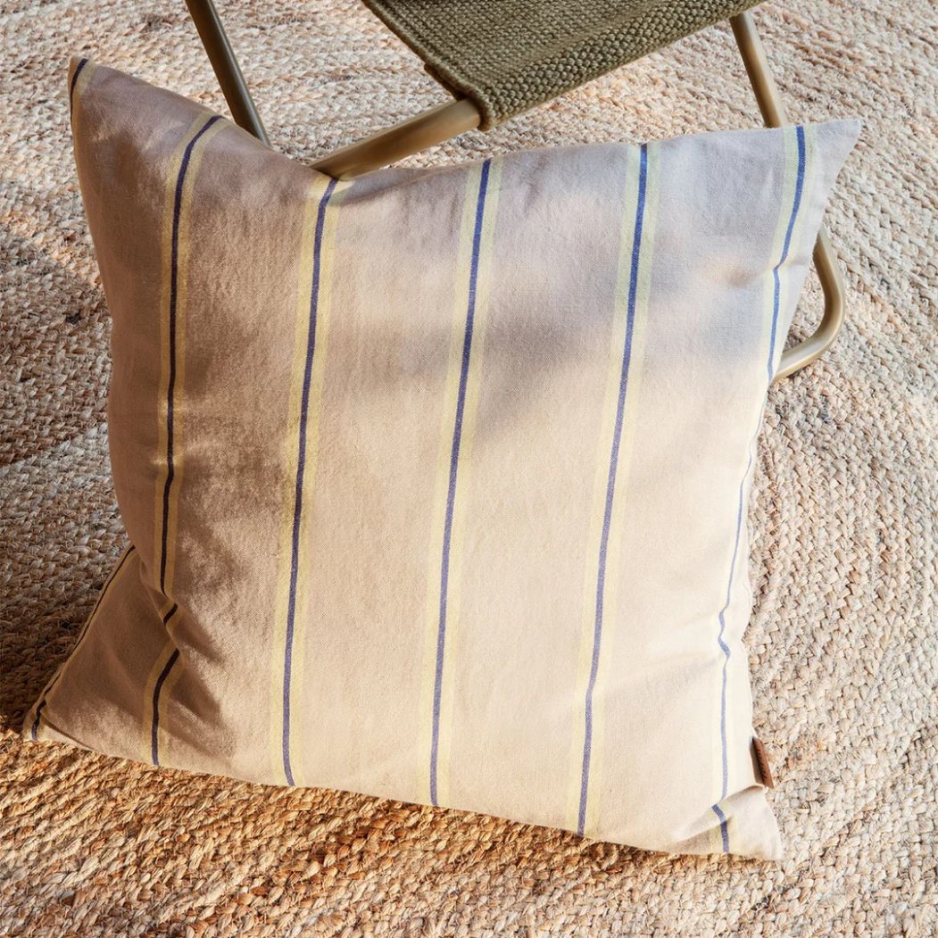 216851 1 dekoracni polstar grand 50 x 50 cm bezova bavlna len ferm living