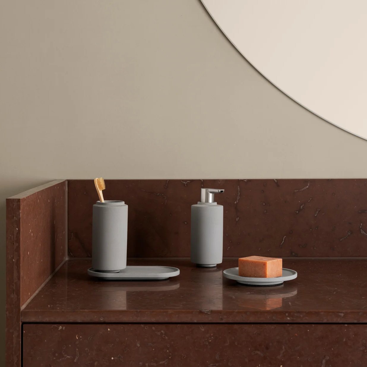 217454 1 miska na mydlo creto 14 cm svetle seda beton blomus