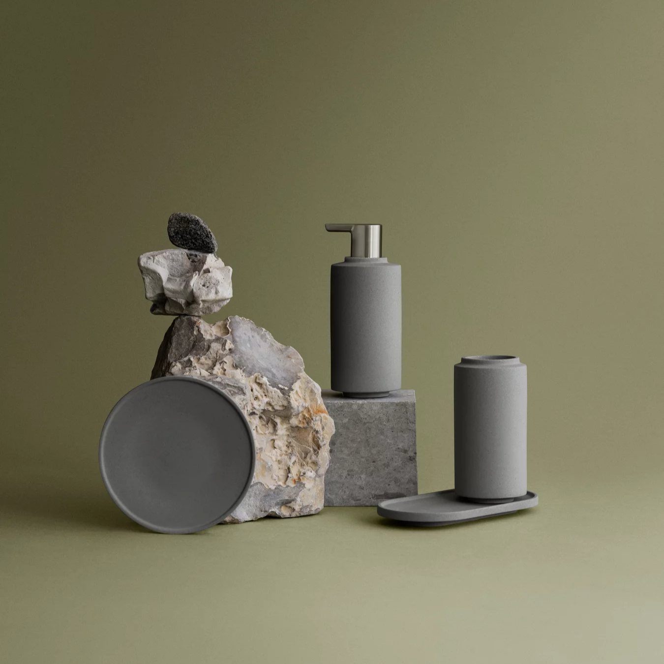 217454 2 miska na mydlo creto 14 cm svetle seda beton blomus