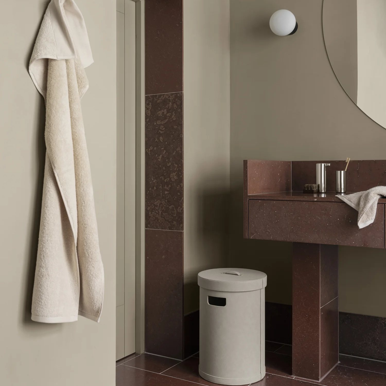 217421 3 ulozny kos tiggy 42 x 44 cm svetle hneda plst blomus